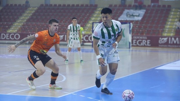 El Córdoba Patrimonio empata con el Ribera Navarra y cae en la lucha por el  play off (2-2)