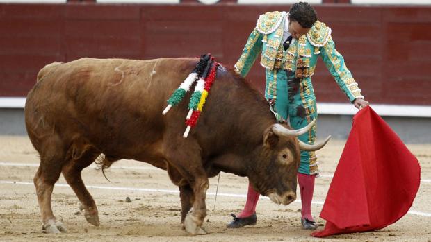 Antonio Ferrera dibujó naturales con gusto y clasicismo