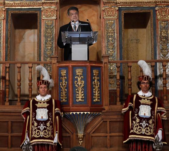 El escritor nicaragüense Sergio Ramírez durante su discurso tras recibir de manos del rey Felipe la medalla y la escultura del Premio Cervantes