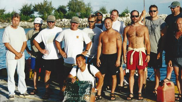 Dooley, a la izquierda, cuando trabajaba para Sea Search Armada