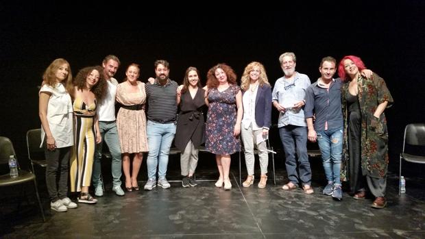 Artistas del ciclo junto a la directora de cultura del Ayuntamiento de Sevilla, Isabel Ojeda