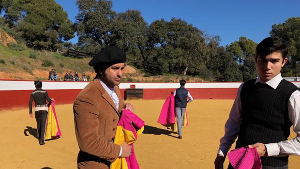 Morante de la Puebla juntoa Lolillo Soto, uno de los novilleros que actuará en el festejo