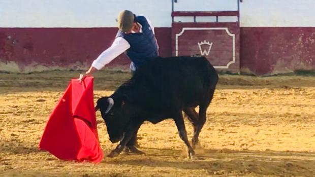 El novillero Ruiz Muñoz, sobrino nieto de Curro Romero