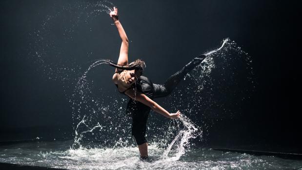 La danza de Quorum Ballet y la música de fado en directo en el teatro Maestranza