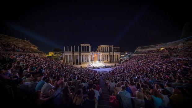 Lleno en el teatro romano de Mérida