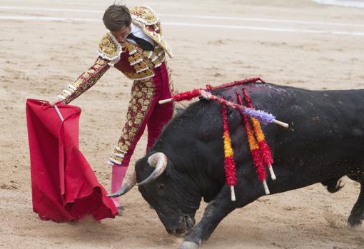 El Juli, con la derecha