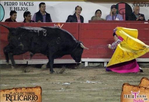 Hilda Tenorio se prepara para dar la larga cambiada de rodilla