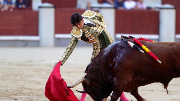 El diestro Miguel Ángel Perera durante el segundo festejo de la Feria de San Isidro