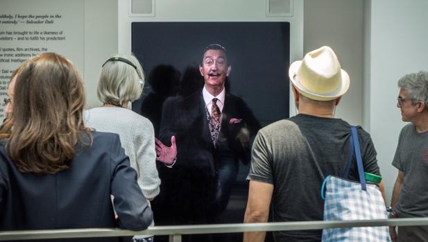 Un «resucitado» Salvador Dalí recibe a los visitantes al museo que lleva su nombre en St. Petersburg (Florida)