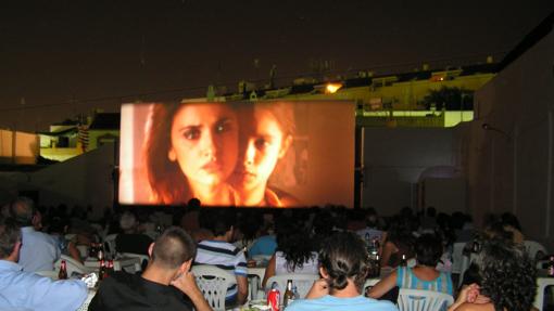 Patio del cine de verano Cinema Tomares