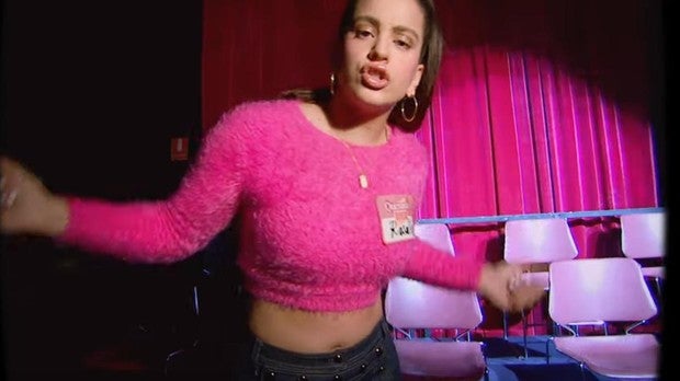 Rosalía en el vídeoclip de «Fucking money man»
