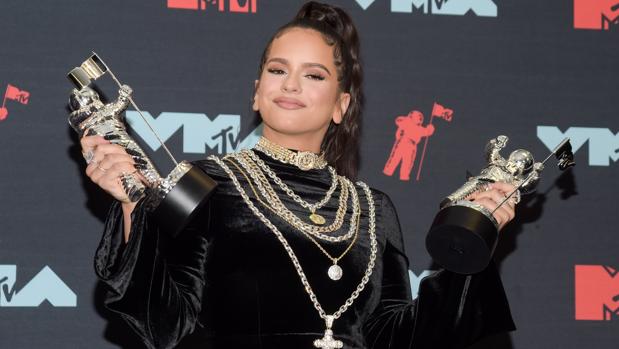 Rosalía con sus premios MTV