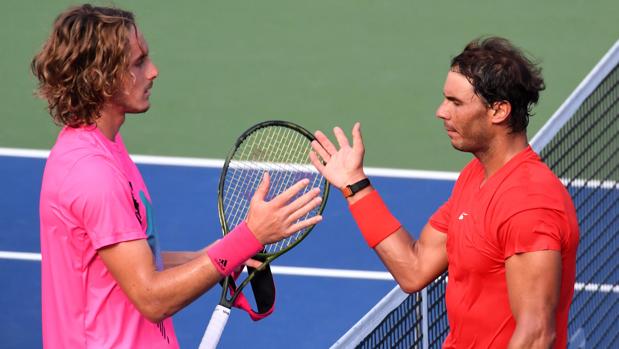 Stefanos Tsitsipas y Rafa Nadal al término de la final del Masters 1.000 de Canadá