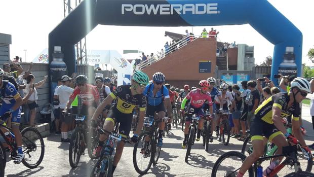 El inicio de la Powerade Non-Stop Madrid-Lisboa en el polideportivo de las Rozas