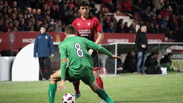 Imagen del partido de ida de la final de la Copa Federación entre Mirandés y Cornella