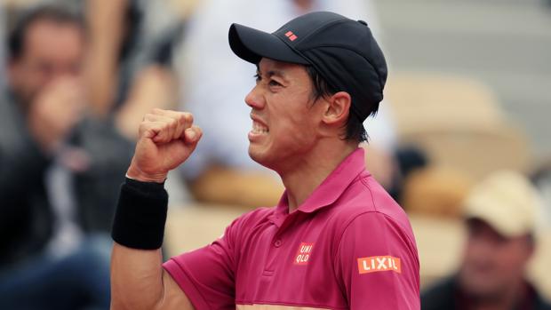 Nishikori celebra un punto ante Paire