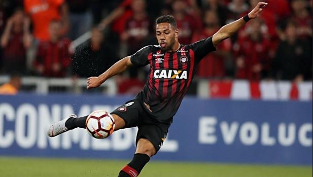 Renan Lodi, del Paranaense, jugará en el Atlético de Madrod