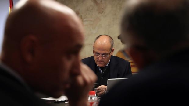 Tebas, con Rubiales en primer plano