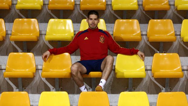 Kike Boned, en su etapa como jugador, en una concentración de la selección