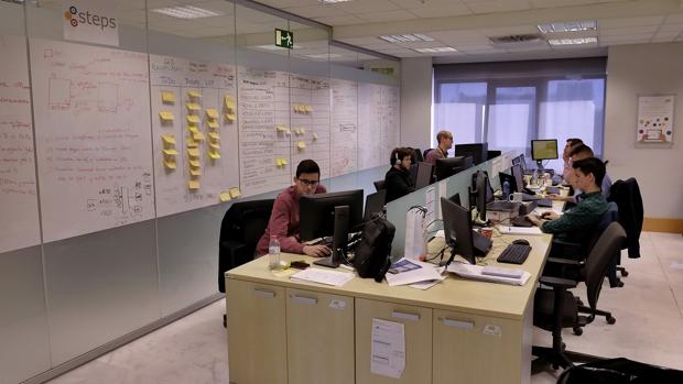 Consultores de Everis en la factoría del parque Tecnológico de la Cartuja