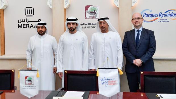 Abdulla Al Habbai, presidente del grupo Meraas; Sheikh Hamdan bin Mohammed bin Rashid Al Maktoum, príncipe heredero de Dubai y presidente del consejo ejecutivo de Dubai; Dawood Al Hajri, director general del ayuntamiento de Dubai; y Fernando Eiroa, consejero delegado de Parques Reunidos