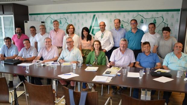 Imagen de la firma del nuevo convenio del campo