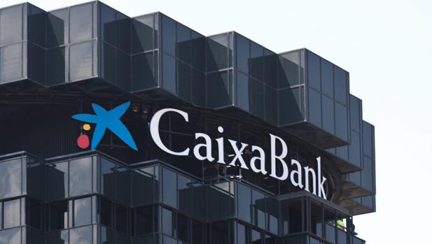 Edificio corporativo de Caixabank en la avenida Diagonal de Barcelona