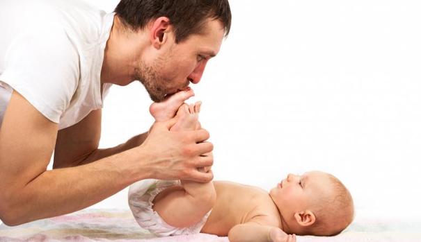 Los hombres disfrutarán de una baja paternal de ocho semanas en 2019