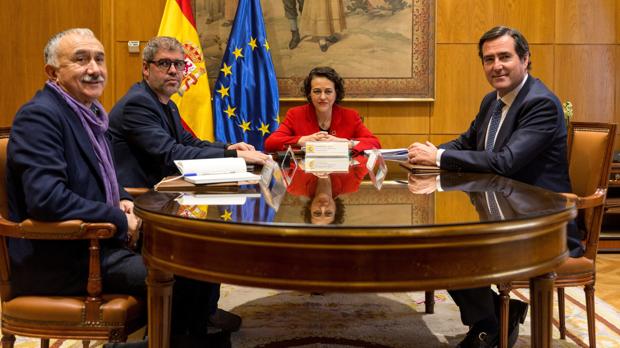 Pepe Álvarez, Unai Sordo, Magdalena Valerio y Antonio Garamendi, en la reunión que mantuvieron el pasado lunes