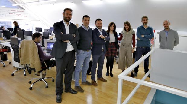 Víctor Fernández, presidente de Emergya (tercero por la izquierda) con parte del equipo directivo