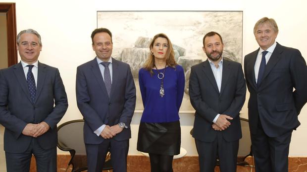 Agustín Rodríguez, director de Banca de Empresas de la Territorial Sur de Banco Sabadell; Julio Pérez, presidente de Soltel; María Jesús Pereira, jefa de Economía en ABC Sevilla; Víctor Fernández, CEO de Emergya; y Juan Krauel, director de la Territorial Sur de Banco Sabadell