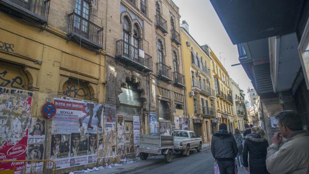 Antiguo cine Trajano, obra del arquitecto Aníbal González, autor de la Plaza de España