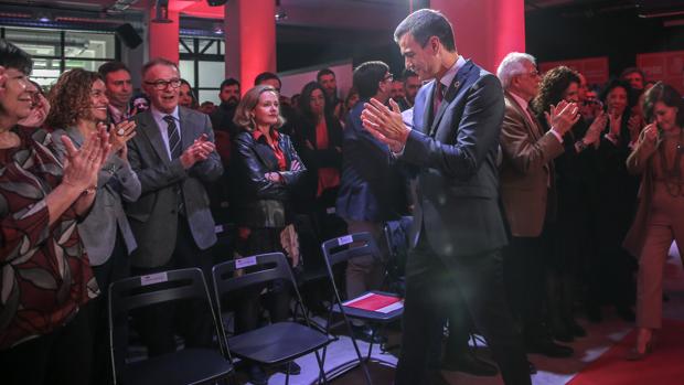 La ministra Calviño, impasible, en un acto electoral del PSOE
