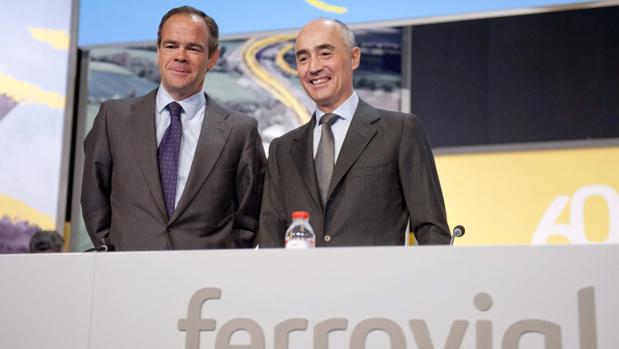 Iñigo Meirás CEO, de Ferrovial (izda), junto a Rafael del Pino, presidente (dcha)