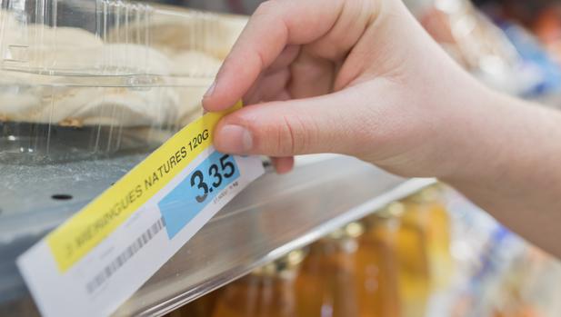 Las etiquetas de papel para los carteles de precios en el lineal del súper desaparecerán en unos años