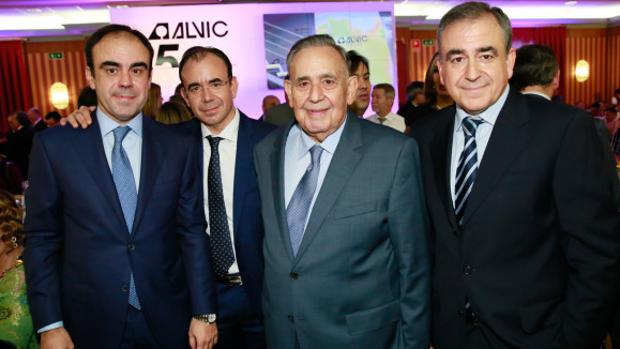 Alejandro Rosales, el fundador de Alvic, junto a sus hijos Alejandro, Carlos y Javier
