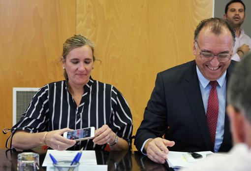 Vanessa Bernad y Arturo Bernal, durante la reunión