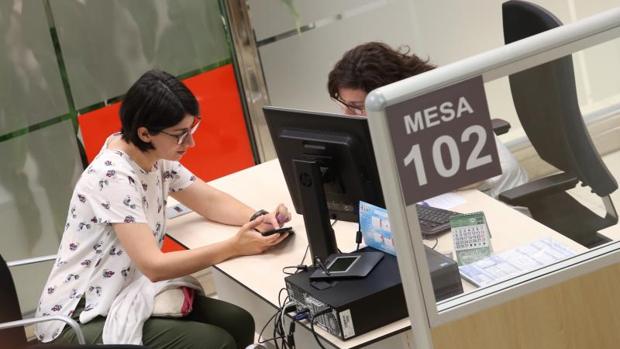 Interior de una delegación de la Agencia Tributaria