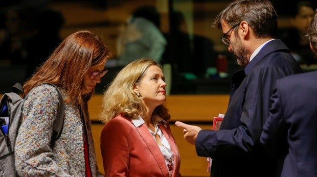 La ministra de Economía, Nadia Calviño, cree que el instrumento pactado es un «embrión» de otro que podría tener un mayor impacto