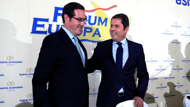 El presidente la patronal de Cepyme, Gerardo Cuerva (dcha), y el presidente de la patronal CEOE Antonio Garamendi (izda)
