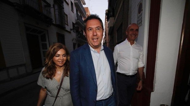 Sede del PSOE en la calle San Vicente al cierre de los colegios electorales