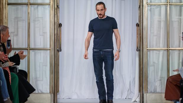 Josep Font, al cierre de su desfile en la Semana de la Moda de Londres
