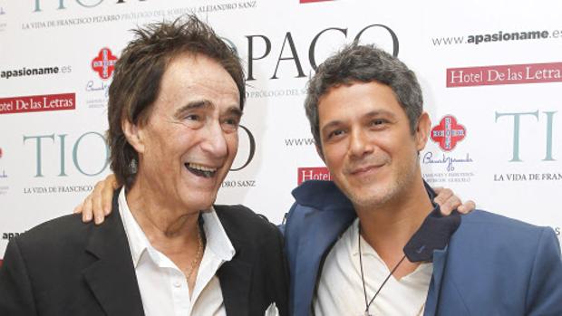 Alejandro Sanz y el tío Paco, en la presentación del libro «Tío Paco»