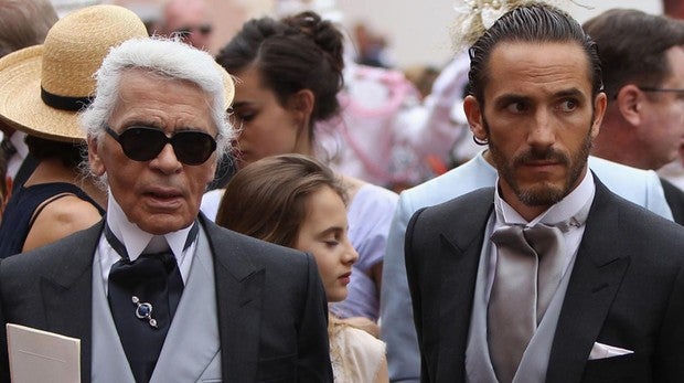 Karl Lagerfeld y su guardaespaldas