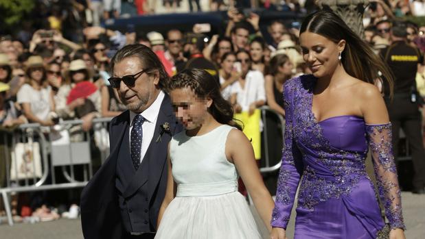 Lorena a su llegada a la boda de Sergio Ramos y Pilar Rubia con la hija de René Ramos