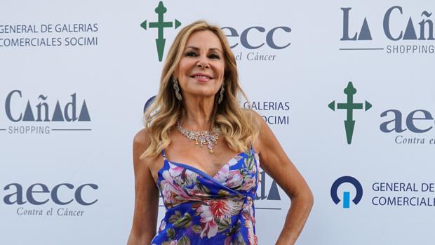 La presentadora Ana Obregon durante un acto de la Asocación Española Contra el Cáncer (AECC)