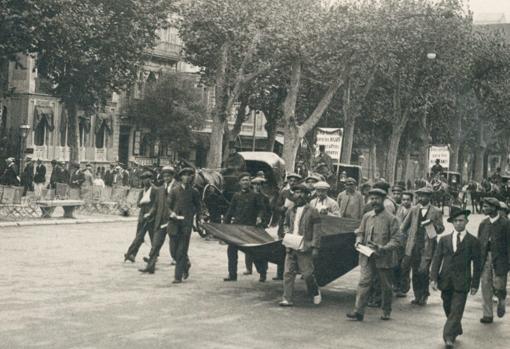 Manifestación en favor de los huérfanos del "Valbanera"