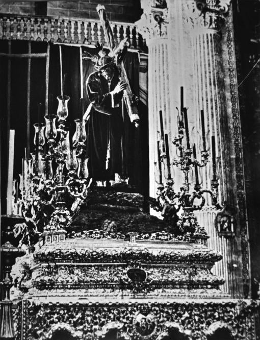 El Señor de Pasión sobre el paso del Amor en 1942