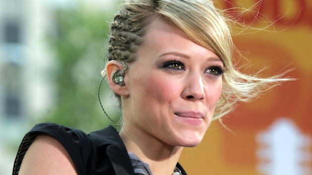 Hillary Duff, en 2005, en uno de sus conciertos televisados