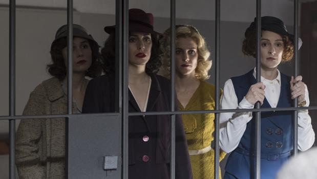 Blanca Suárez, Maggie Civantos, Nadia de Santiago y Ana Polvorosa en «Las chicas del cable»